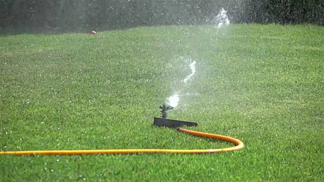 洒水器的慢动作视频