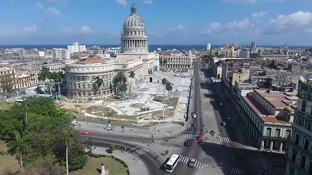 古巴景观建筑老哈瓦那无人机在空中飞行