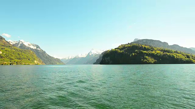 浮夸的光影游戏。太阳照耀。琉森湖。瑞士。