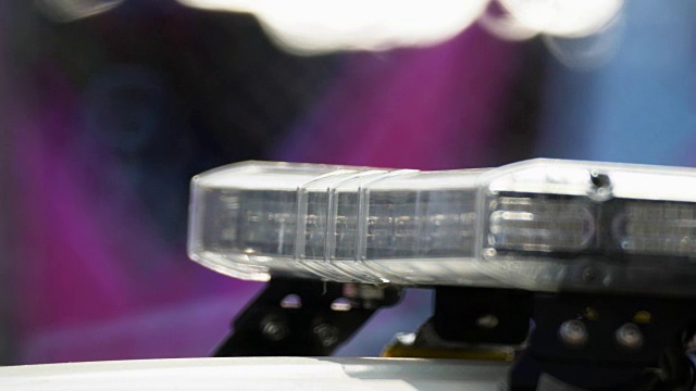 详情图-抢险车上闪烁的紧急警笛