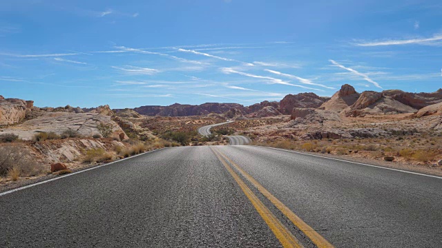 观看蜿蜒的道路经过的山国家公园，红岩峡谷，内华达4K