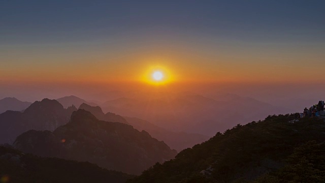 詳情圖-在明亮的山頂日落-黃山-縮小-時間流逝