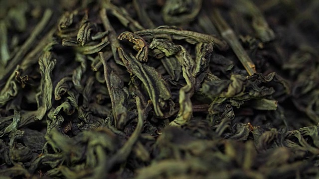 詳情圖-茶藥材質地。綠茶。有機干綠茶葉。一堆干綠茶的背景。宏