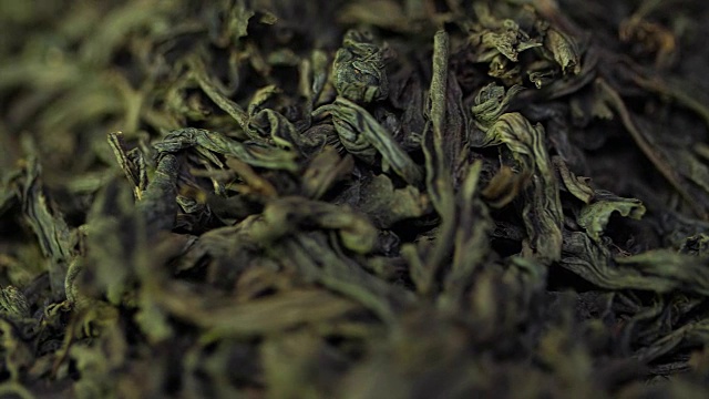 詳情圖-茶藥材質地。綠茶。有機干綠茶葉。一堆干綠茶的背景。宏