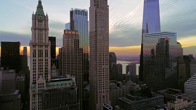 纽约市曼哈顿市中心的高架全景黄昏。360度全景相机旋转。