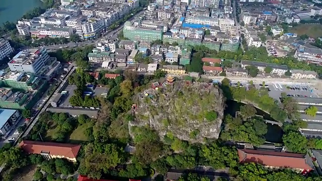 秀峰独城风景区位于桂林市中心