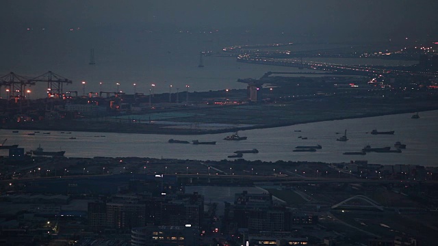 港深澳大桥;傍晚深圳赤湾港