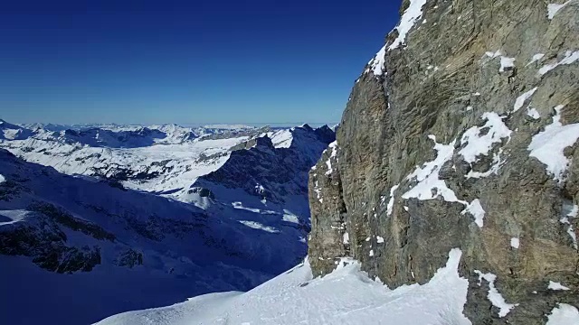 建立冬季雪山山顶景观的拍摄