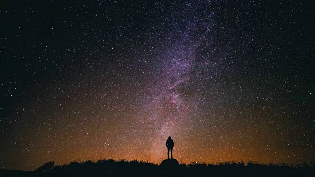 詳情圖-4k電影畫面，人類星星在夜空中驚奇地凝視著