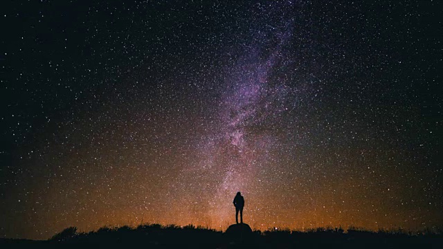詳情圖-4k電影畫面，人類星星在夜空中驚奇地凝視著