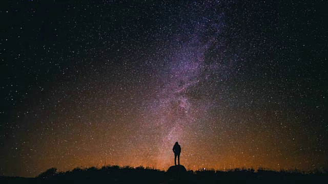 詳情圖-4k電影畫面，人類星星在夜空中驚奇地凝視著