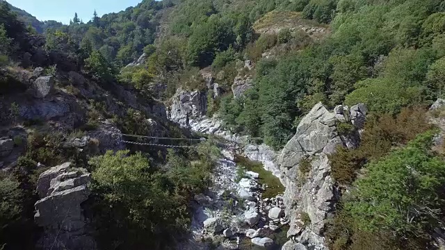 详情图-岩石河全景在峡谷杜塔恩