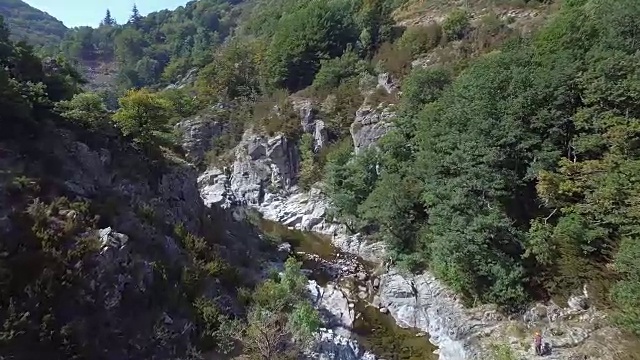 详情图-岩石河全景在峡谷杜塔恩