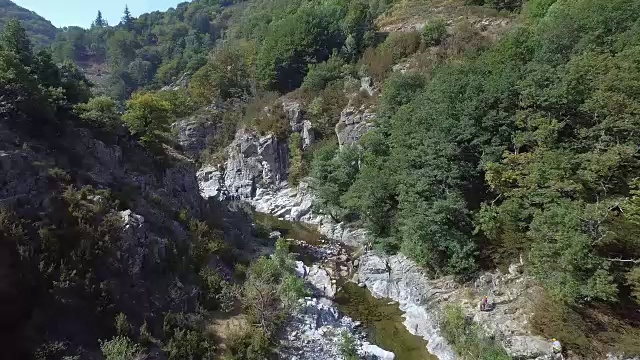 详情图-岩石河全景在峡谷杜塔恩