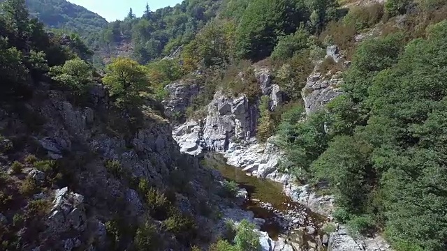 详情图-岩石河全景在峡谷杜塔恩