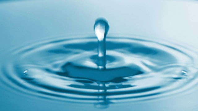 水滴落下