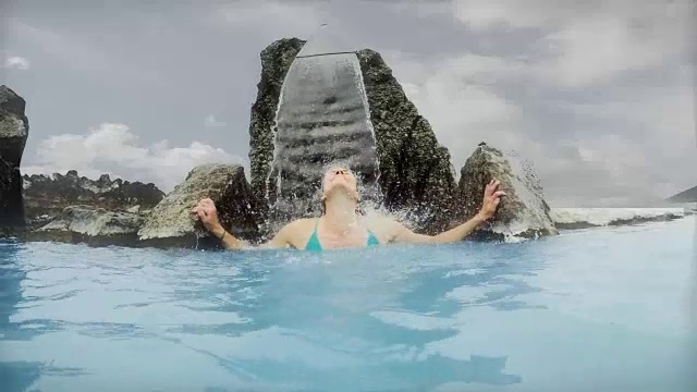 冰岛的热泻湖