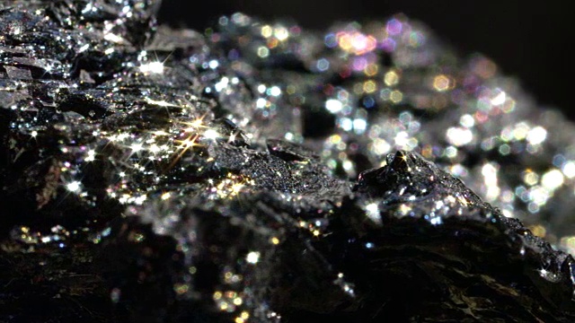 BOKEH:一种高闪光的铁矿物，被称为赤铁矿，全世界都有发现