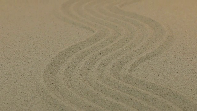 特写，接近沙线之字形
