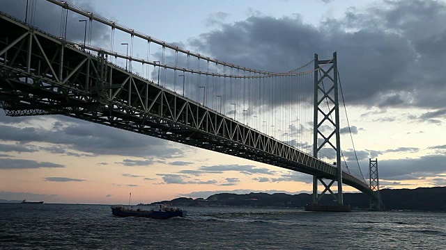 明石海峡大桥，世界上最长的悬索桥