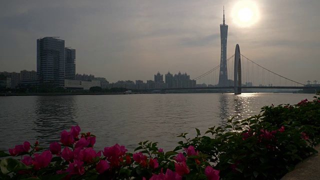 日落时分广州市名桥广州塔滨江慢镜头全景4k中国