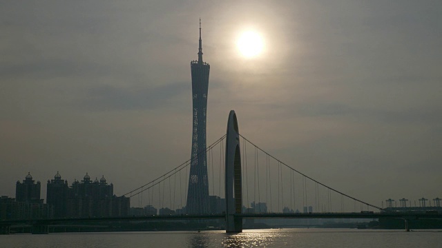 日落时分广州市著名大桥，广州塔，江边全景4k中国