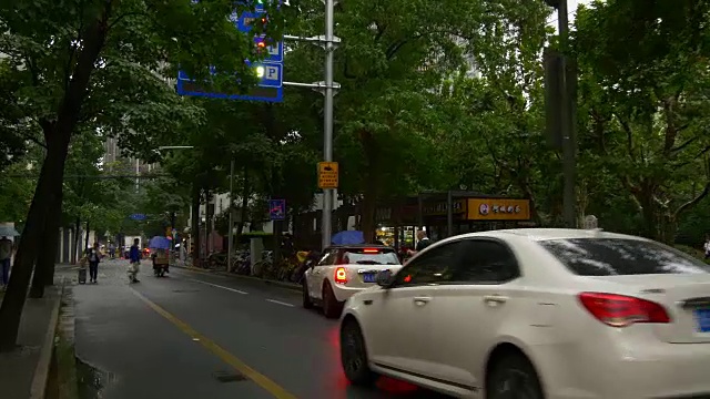 详情图-雨天上海城市交通街道全景4k中国