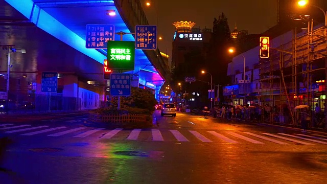 夜光照亮了上海城市交通街道建设步行全景4k中国