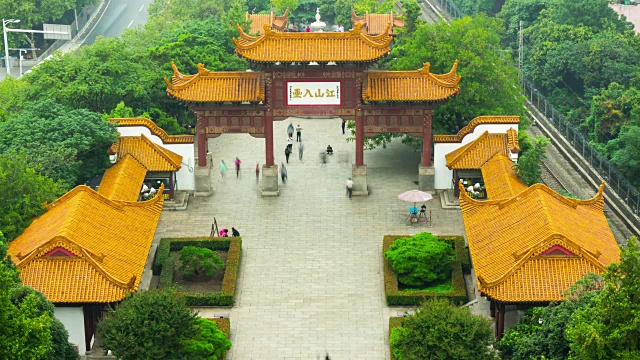 阳光明媚的一天武汉市著名的黄鹤寺大门全景4k时间流逝中国