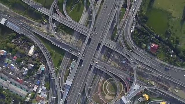 詳情圖-城市交通繁忙、道路超速的高速公路立交鳥瞰圖