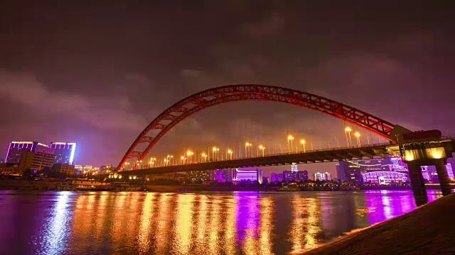 夜光照亮武汉城著名的青川大桥滨江湾全景，4k时间流逝中国