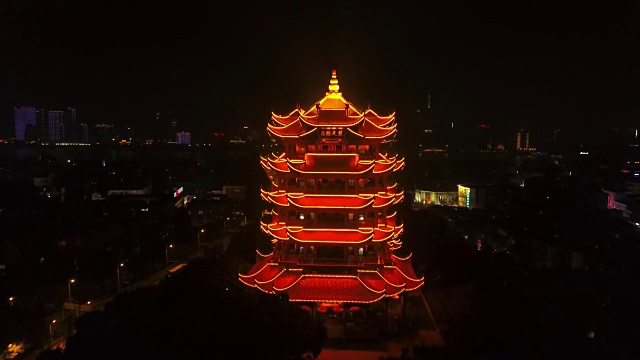 夜间照明武汉市著名的黄鹤寺鸟瞰4k中国