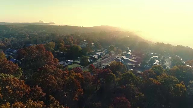 向前早晨空中建立拍摄典型的宾夕法尼亚社区