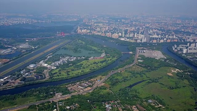 俄罗斯夏日莫斯科城河名桥高空航拍4k全景图