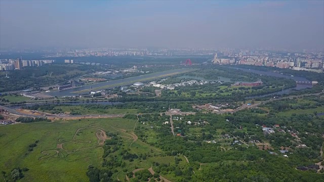 俄罗斯夏日莫斯科城河桥公园空中全景4k