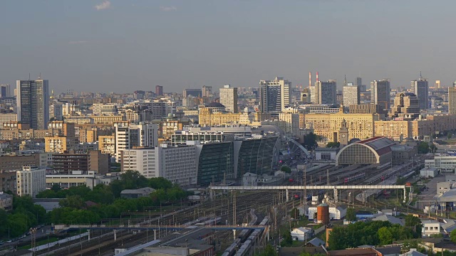 俄罗斯日落时间莫斯科市景工业火车站航拍全景4k