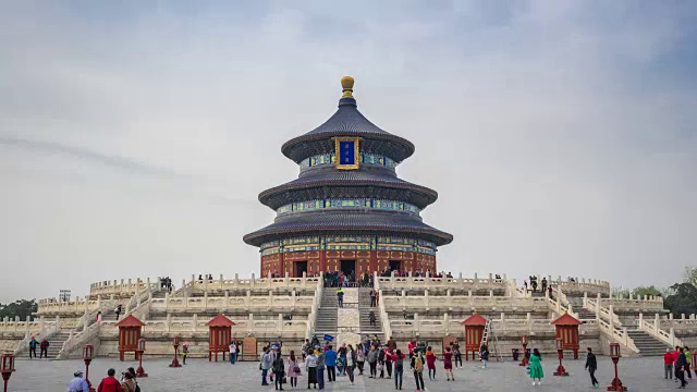 詳情圖-游客在天壇的時(shí)間流逝視頻在北京城市，中國(guó)，時(shí)間流逝