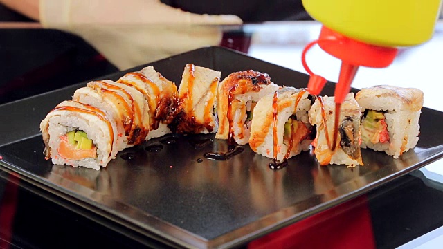 詳情圖-廚師壽司的特寫水醬油。餐廳里的壽司