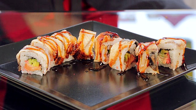 詳情圖-廚師壽司的特寫水醬油。餐廳里的壽司