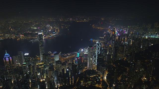 夜间照明香港著名的海湾航拍全景4k中国