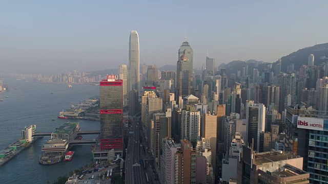 日落光香港城市维多利亚港工业湾空中全景4k中国