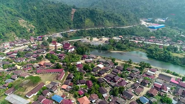 景观山Vang Vieng村与石灰岩山，老挝