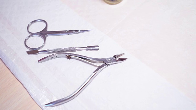 无菌美甲工具全高清躺在桌面上