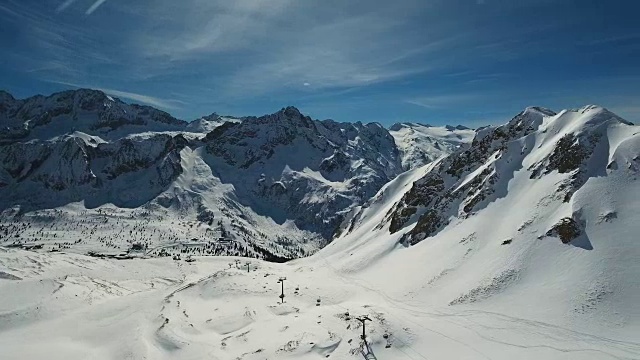 令人眼花缭乱的雪景全景和山脉的帕索德尔托纳莱