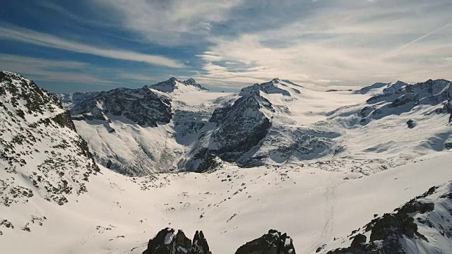 滑雪坡和山鸟瞰