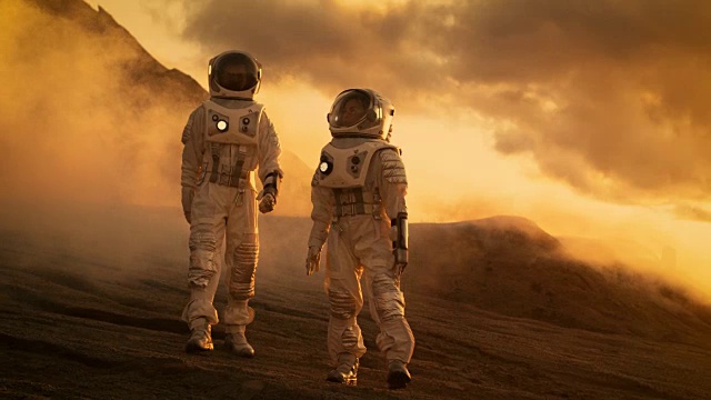詳情圖-兩名宇航員穿著宇航服在火星上自信地行走，在火星表面進行探索探險。太空旅行，行星發(fā)現(xiàn)，殖民概念。