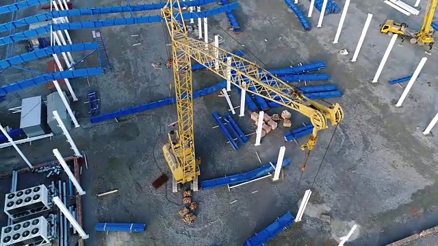 厂房建筑、工业外观、大型工厂建筑、工业外观、建筑工地、金属及混凝土结构、建筑机械、