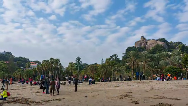 詳情圖-時(shí)光流逝——以日光巖為背景的海灘，鼓浪嶼，中國(guó)廈門(mén)