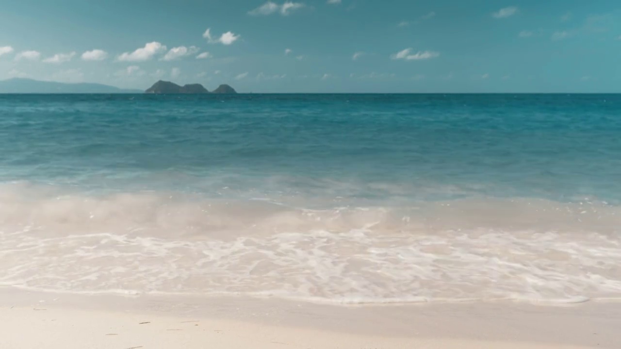 詳情圖-海灘上的波浪，地平線上的島嶼