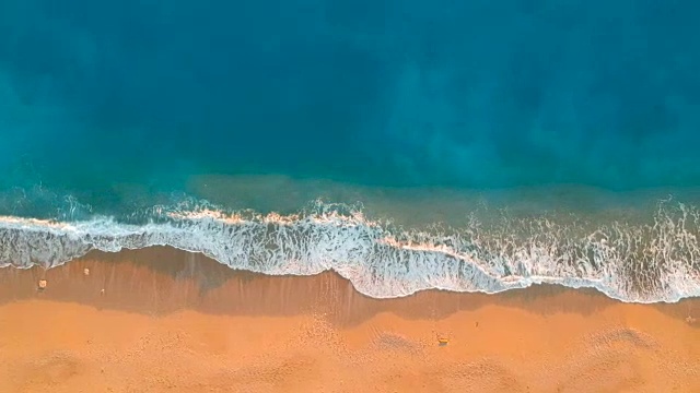 詳情圖-俯視著海灘上的海浪